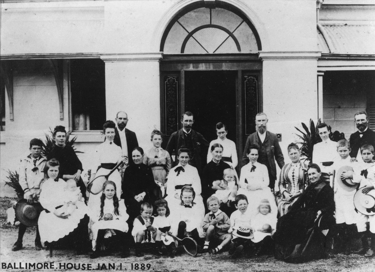 Campbell family gathering outside Ballimore House, Kelvin Grove, 1889