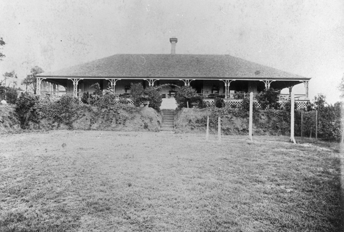 Lawns and gardens of Folkstone. Breakfast Creek, 1885