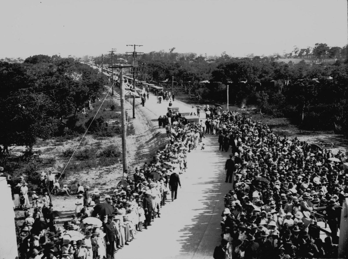 Crowd at opening of Hornibrook Highway, Sandgate, 1935