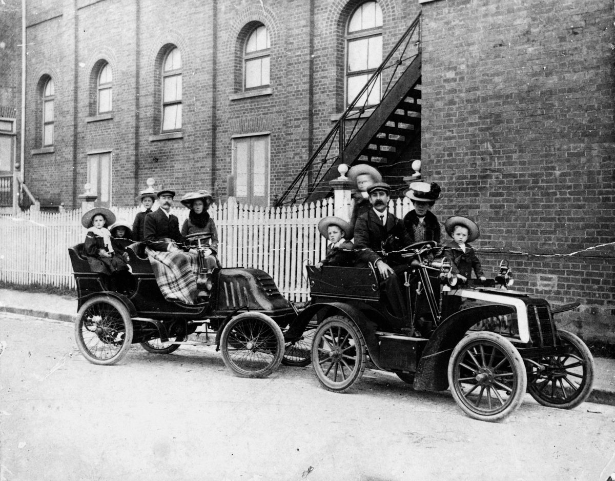 Outing the Trackson and Green families in two early motor vehicles, Brisbane, 1905