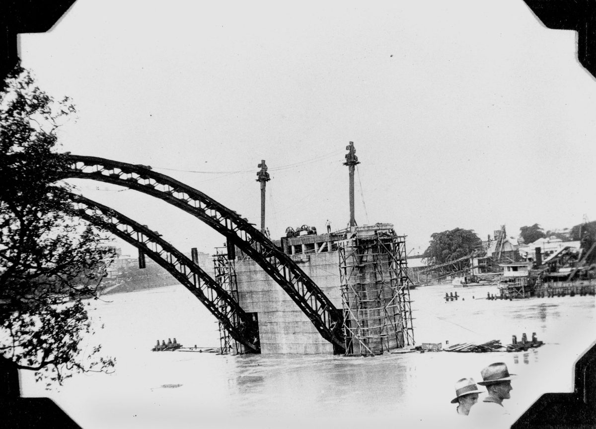 Incomplete William Jolly Bridge photographed during the 1931 Brisbane flood
