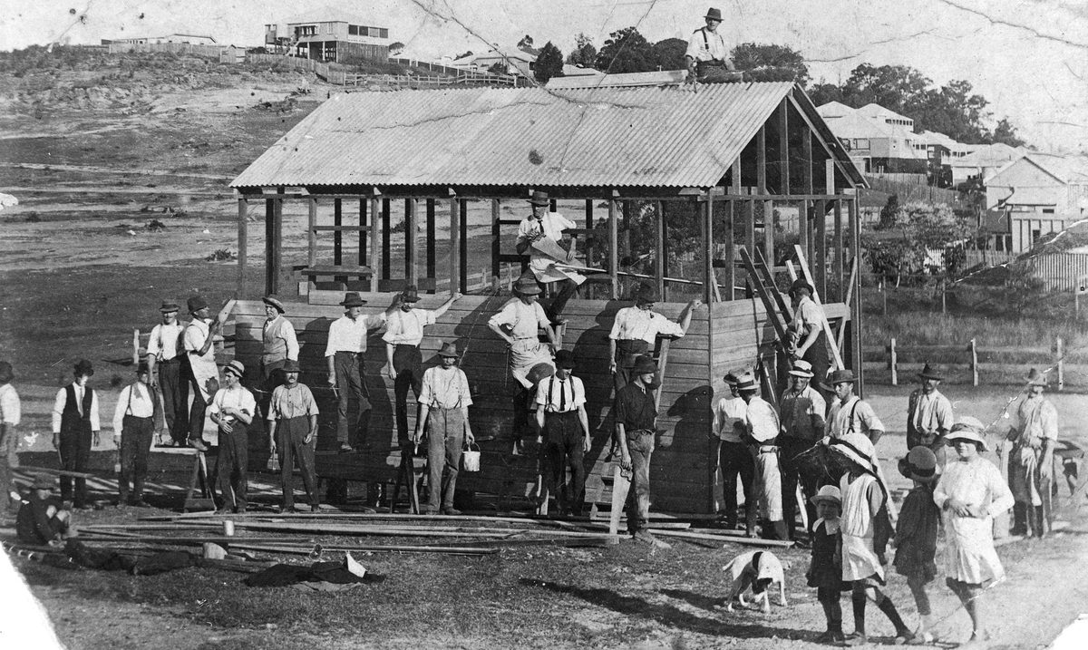 Building the Newmarket Progress Hall, corner of Wilston Road and Daisy Street, Brisbane, 1915