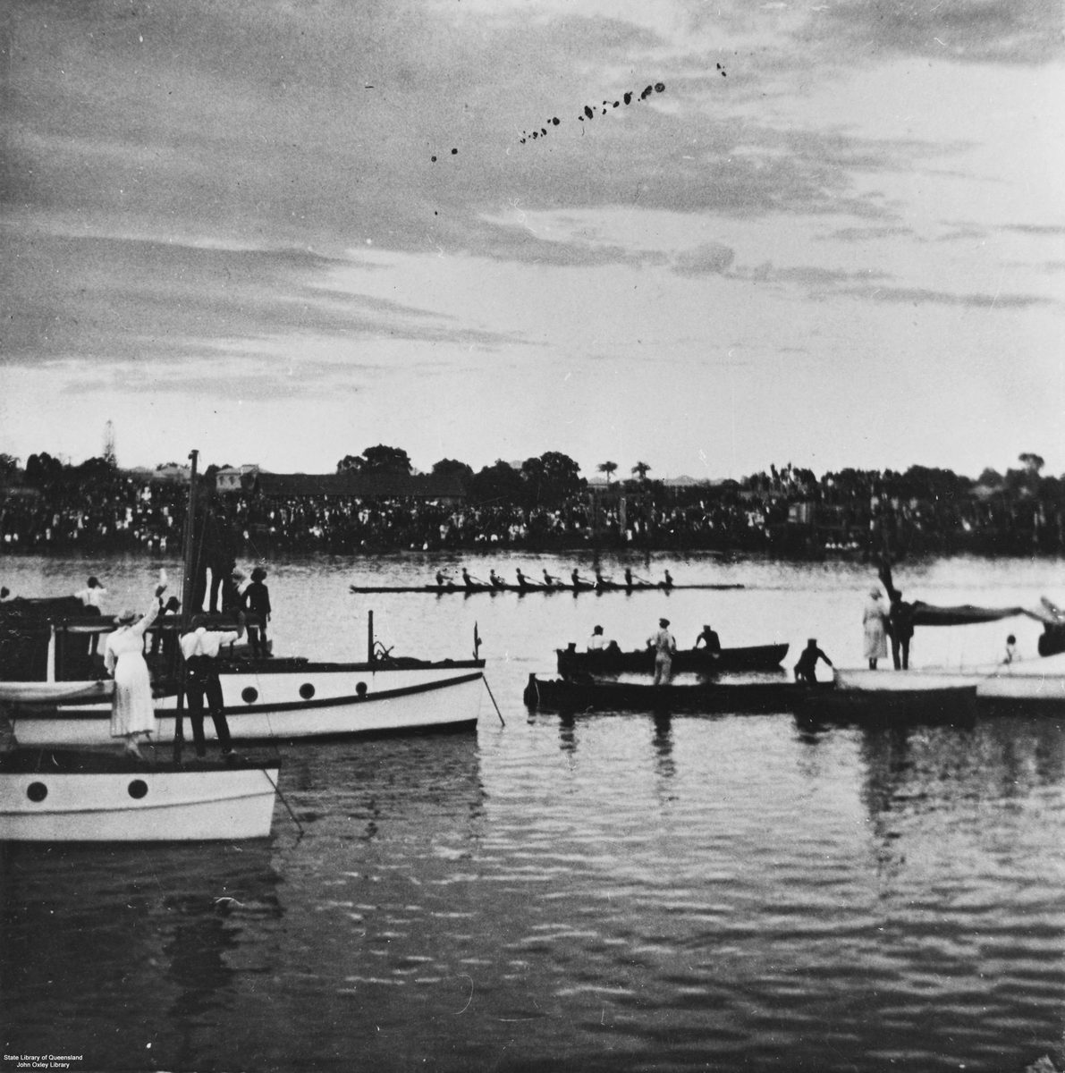 Eight-oar rowing race at Brisbane, Queensland, 1920