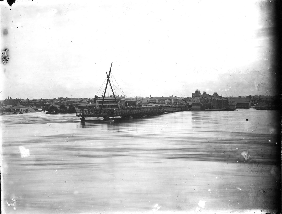 Remaining southern end of the Victoria Bridge, during the 1893 Brisbane flood
