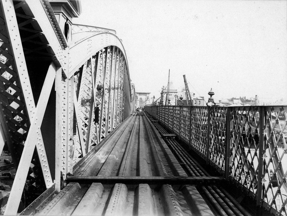 Troughs in place for the footpath on the second permanent Victoria Bridge, Brisbane, 1897