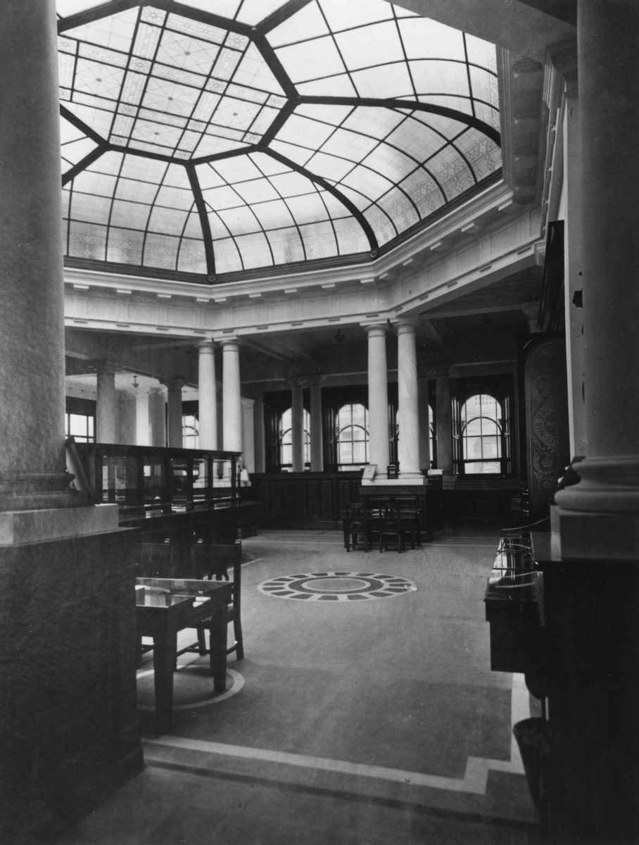 Interior view of the Queensland National Bank, Brisbane, 1922