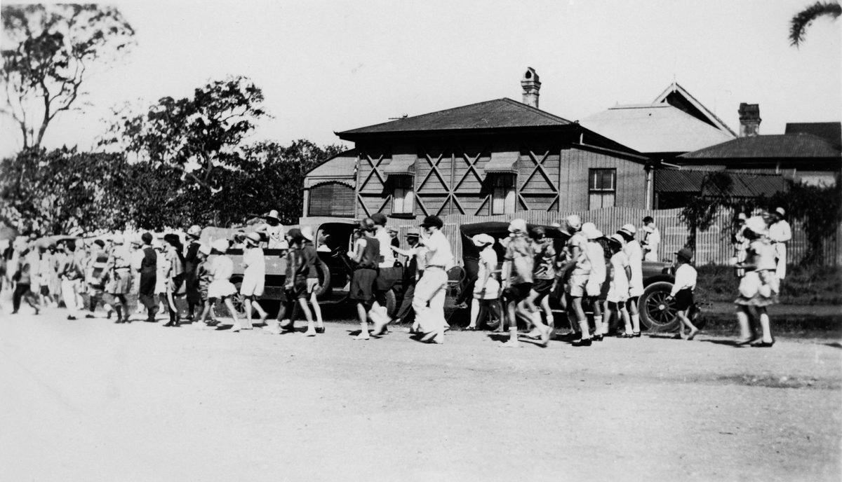 Fundraising procession for the Shorncliffe ambulance, 1922