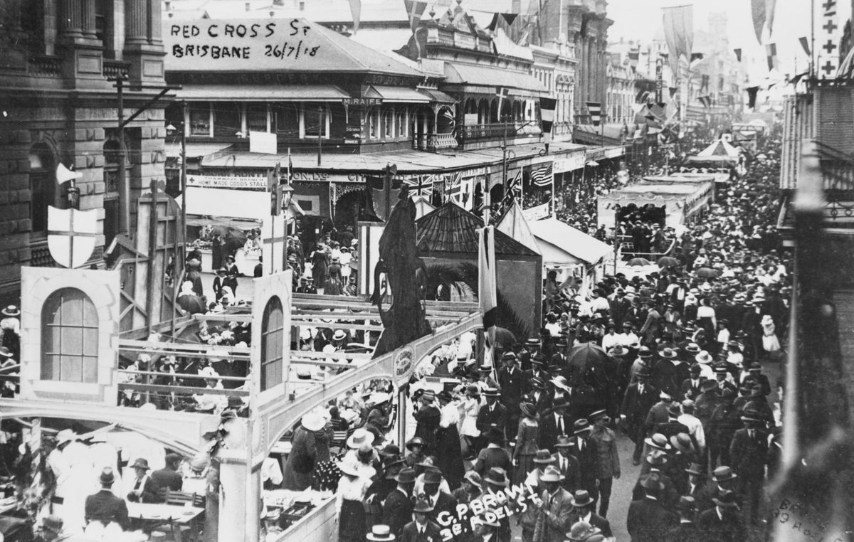 Procession floats pass through Brisbane on Peace Celebration Day, 1918