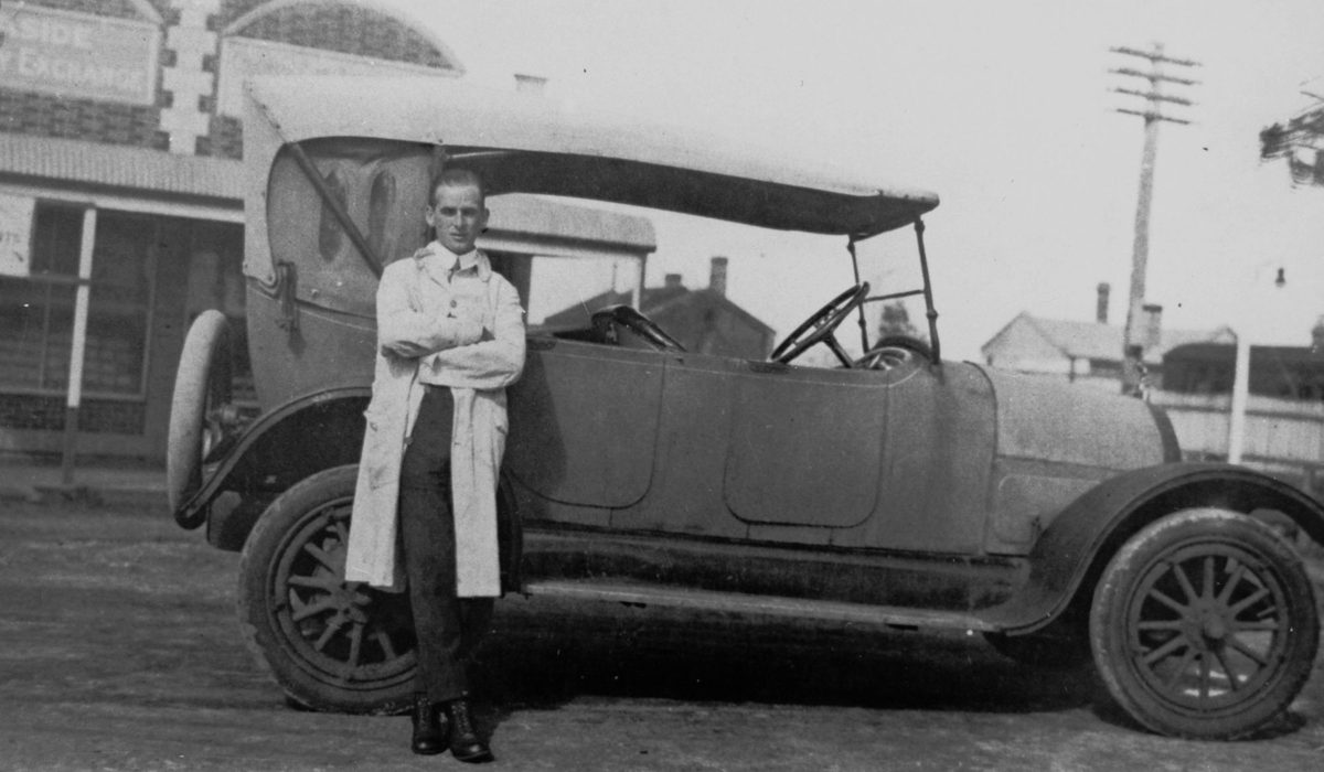 Hire Car Service at the Sandgate Railway Station, 1919