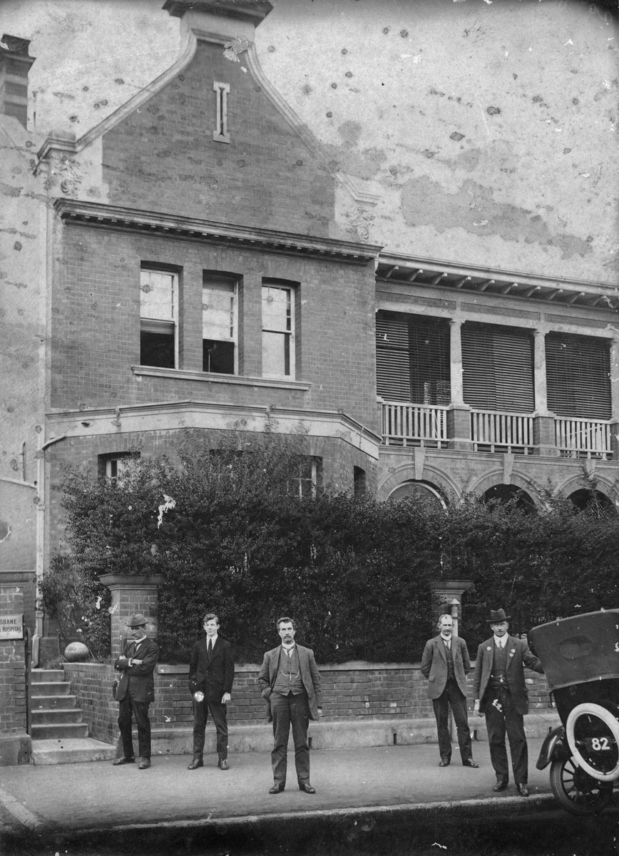 Group of men standing in front of the Brisbane Dental Hospital on George Street, 1917