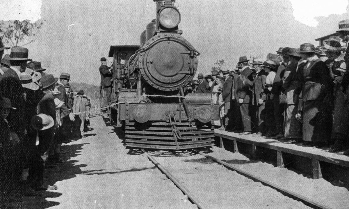 Cutting of the ribbon at the opening of the Railway Station in Samford, 1919