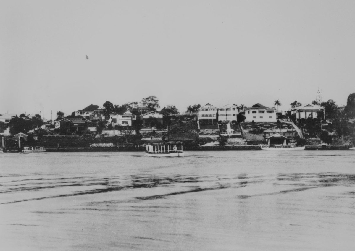 Edward Street ferry plying across the Brisbane River, Brisbane, 1929