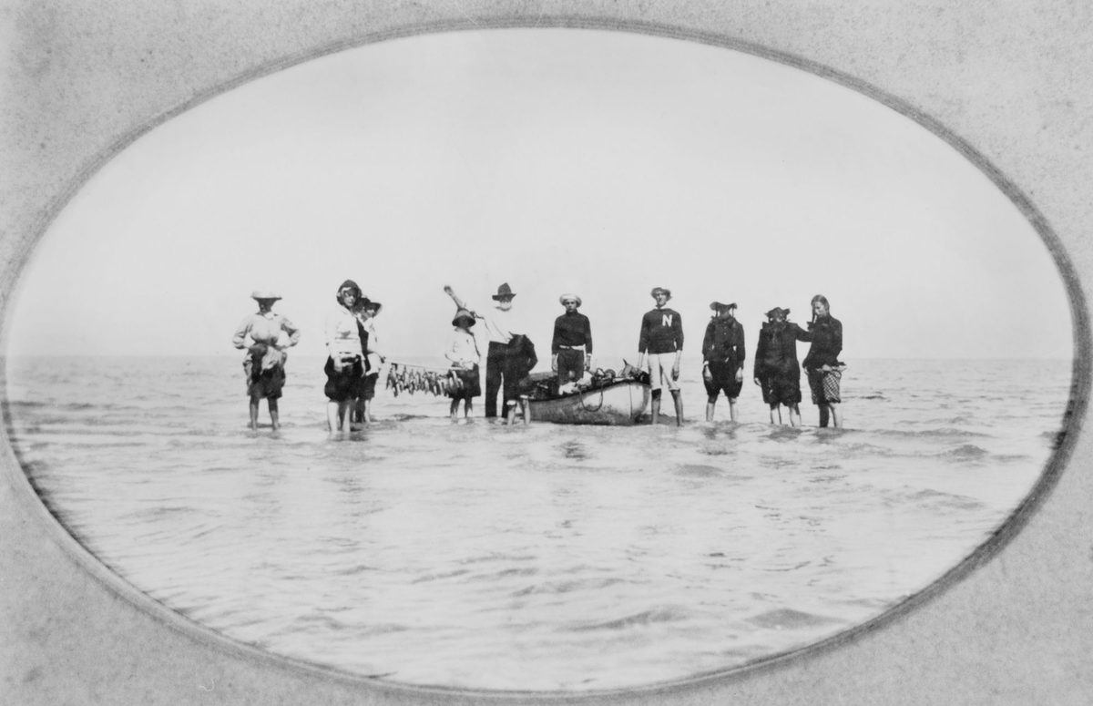 Fishing party with their catch, Moreton Bay, 1909
