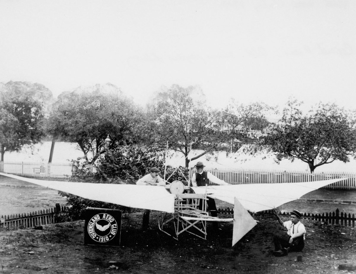 Members of the Queensland Aero Club with an aeroplane, Brisbane, 1910