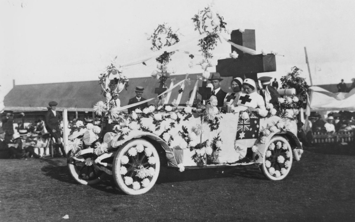 Float for the WWI peace procession in Brisbane, 1919