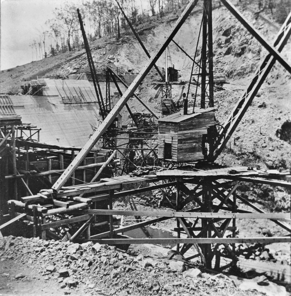 Construction underway at the Cabbage Tree Creek Dam, Queensland, January 1916