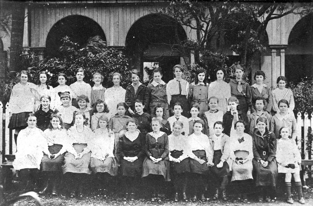 Brisbane Girls Grammar School students, 1917