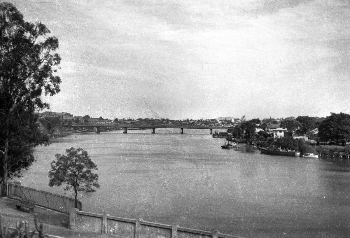 Looking towards Victoria Bridge, Brisbane River, 1948