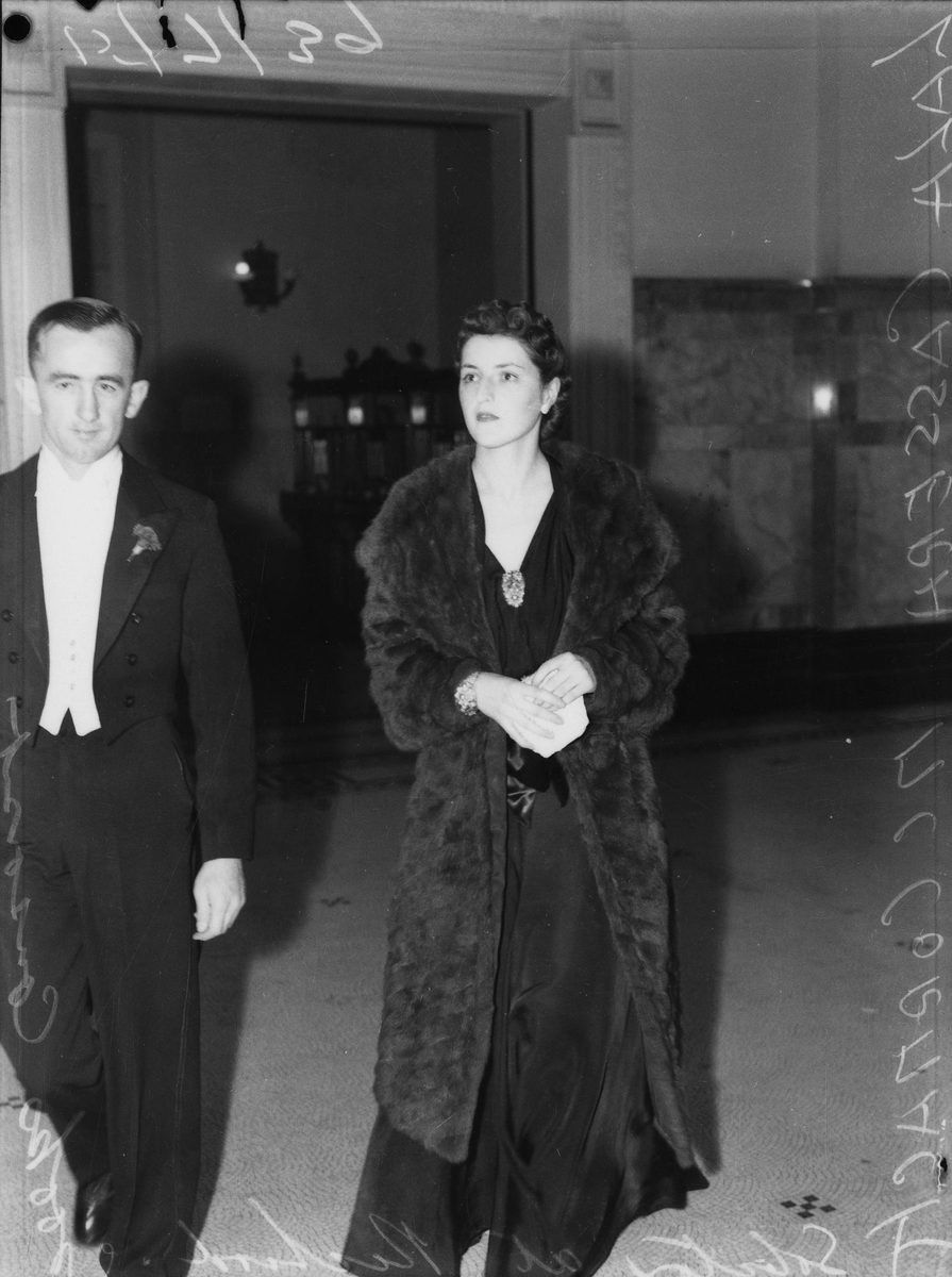 Well dressed couple attending a concert in Brisbane, 1939