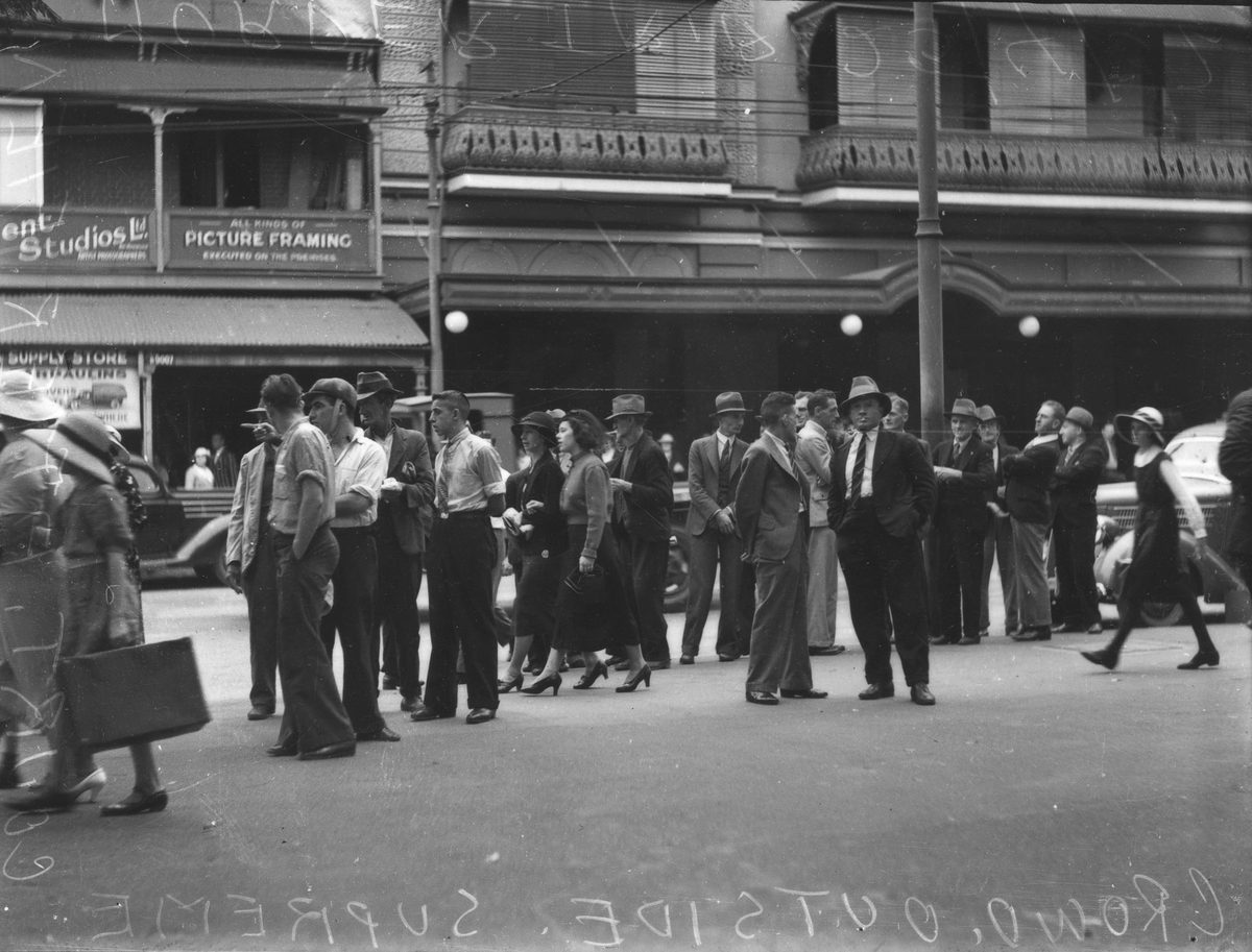 Crowd waiting on the footpath outside the Supreme Court, Brisbane, 1937