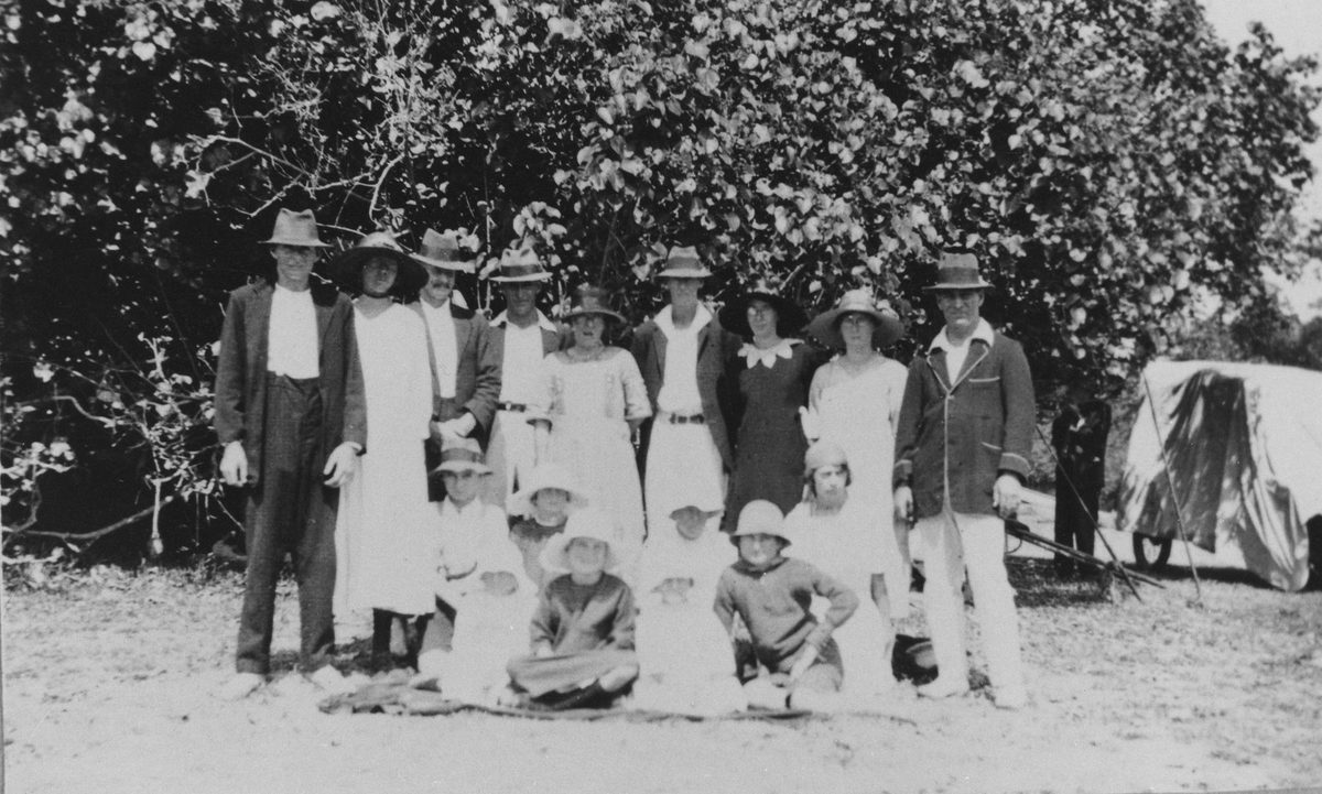 Group of people at Mosquito Creek, Pine River, near Sandgate, 1923