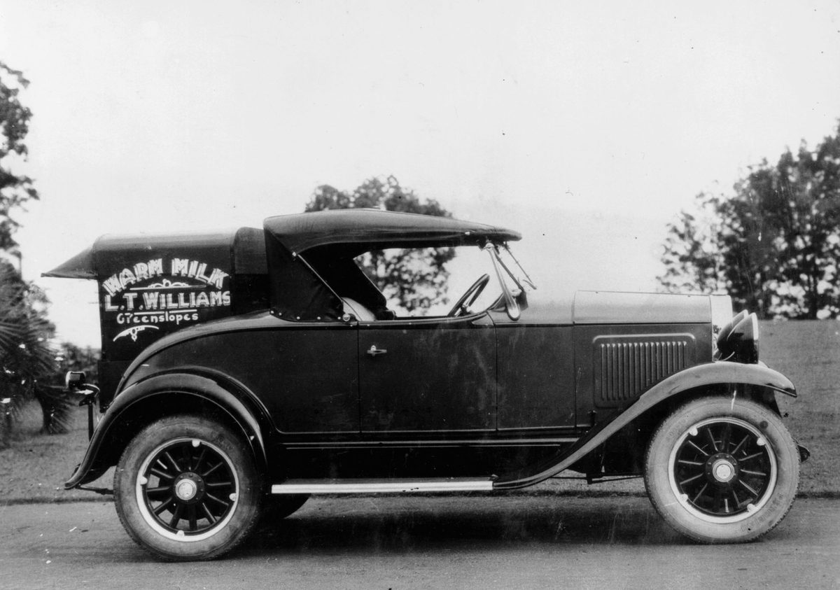 Whippet Superior milk delivery vehicle, 1930