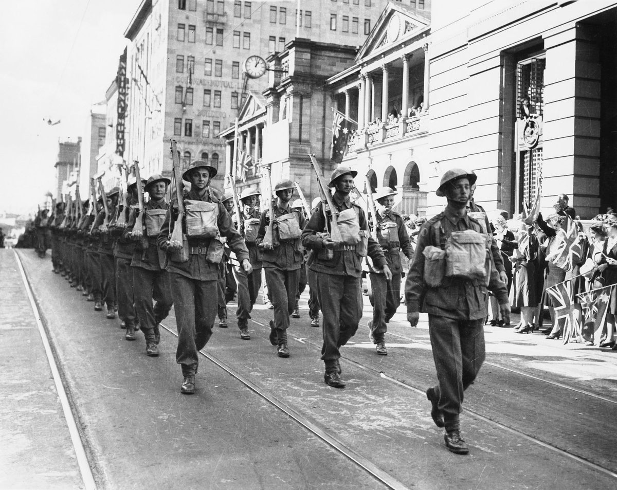 Soldiers marching down Queen Street, past the General Post Office, Brisbane, 1942