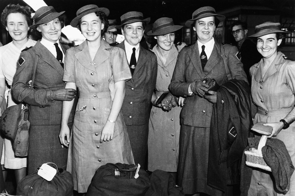 Nurses returning from Singapore, 1942
