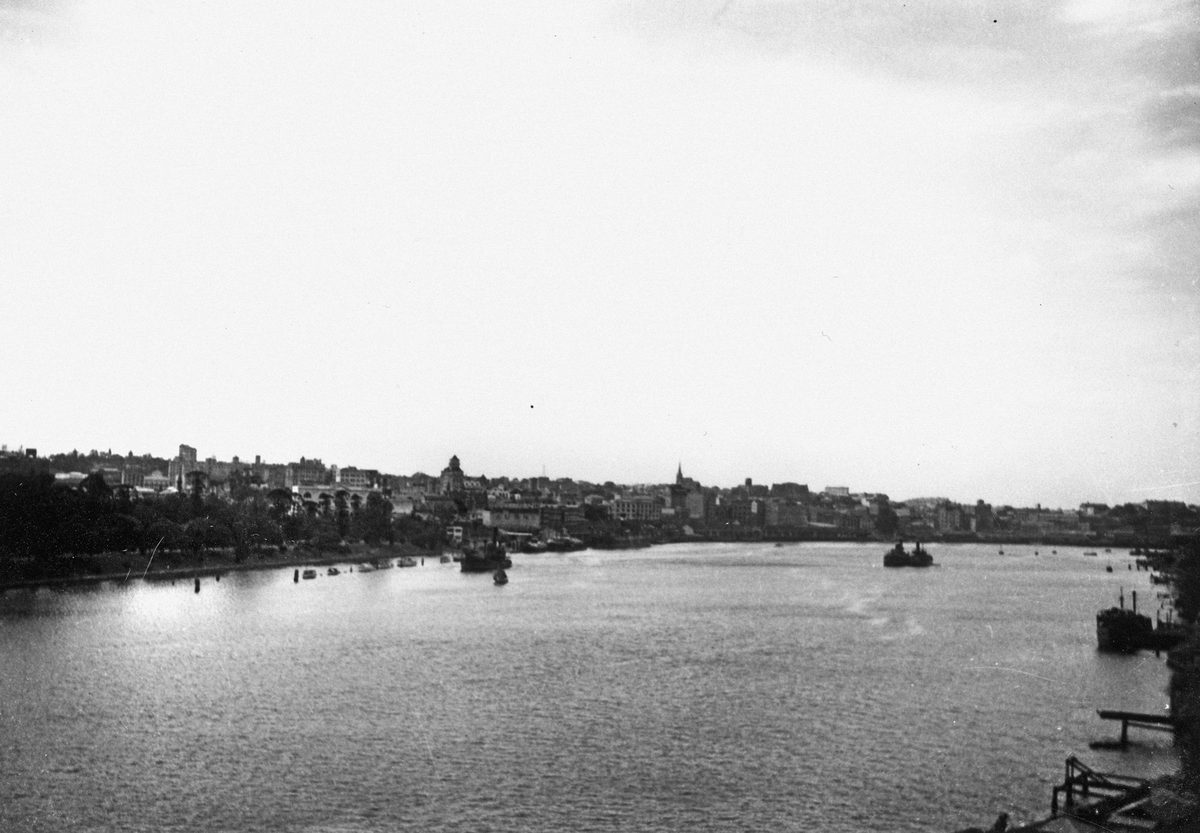 Brisbane River and Brisbane City view, 1948