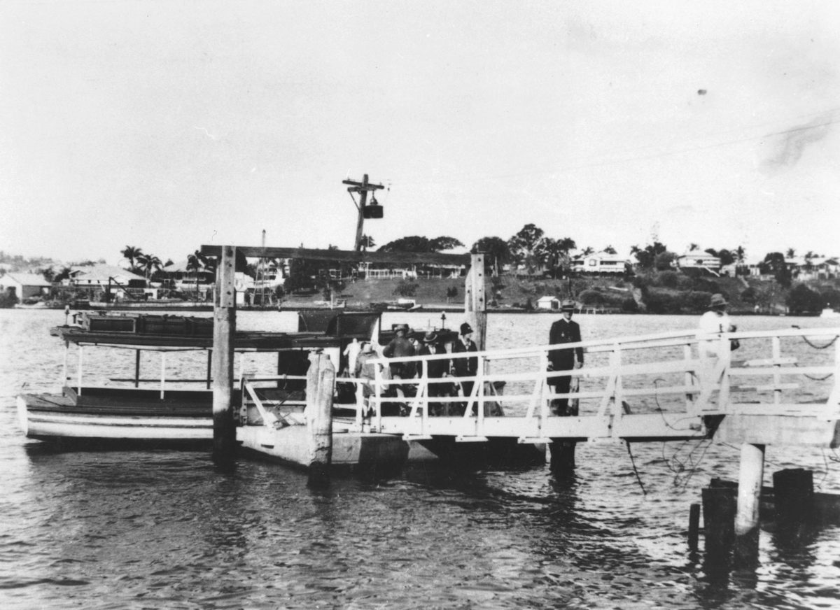 Passengers boarding and disembarking from the Hawthorne ferry, 1929