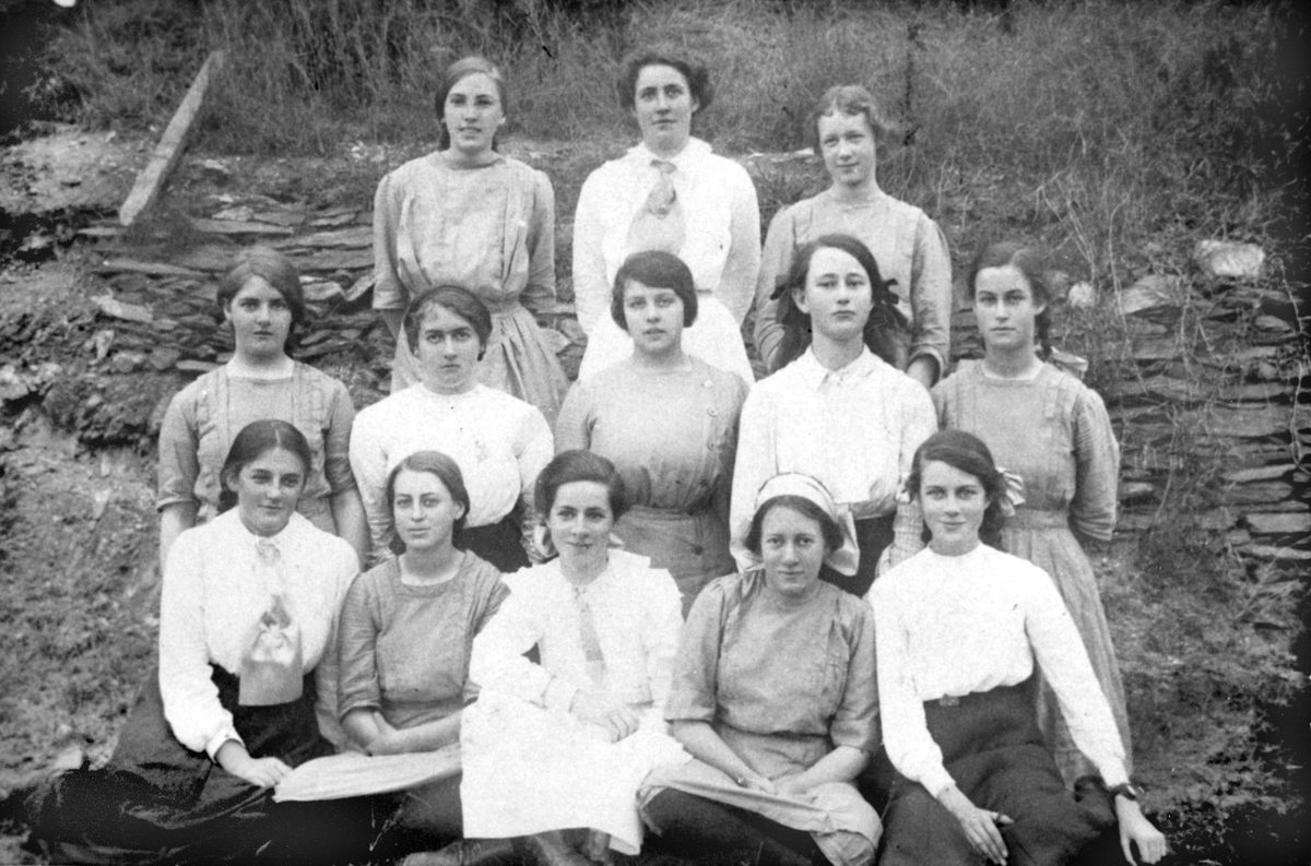 Pupils from the Brisbane Girls Grammar School, Brisbane, 1913