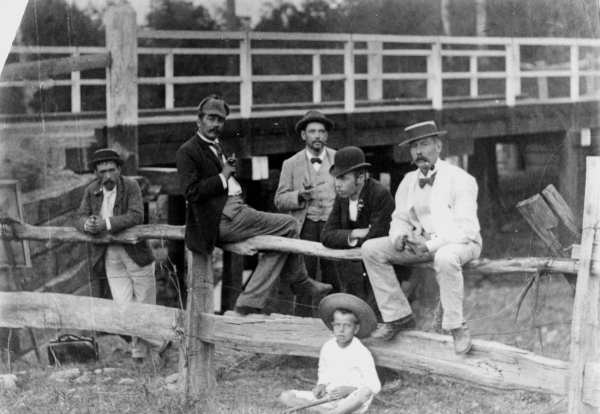 Group of Art Society members on a sketching excursion, Ipswich, 1896