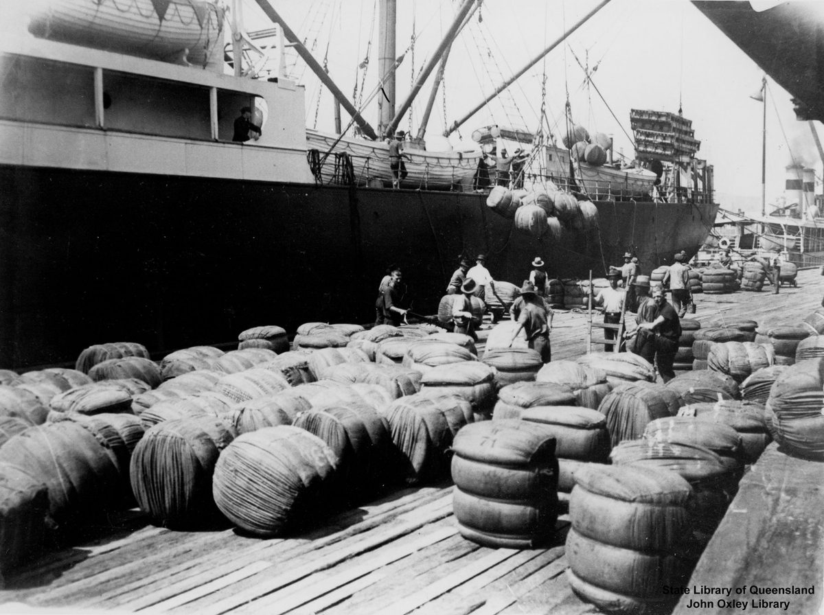 Loading bales of wool at the Nixon Smith Wharves, Brisbane, 1924