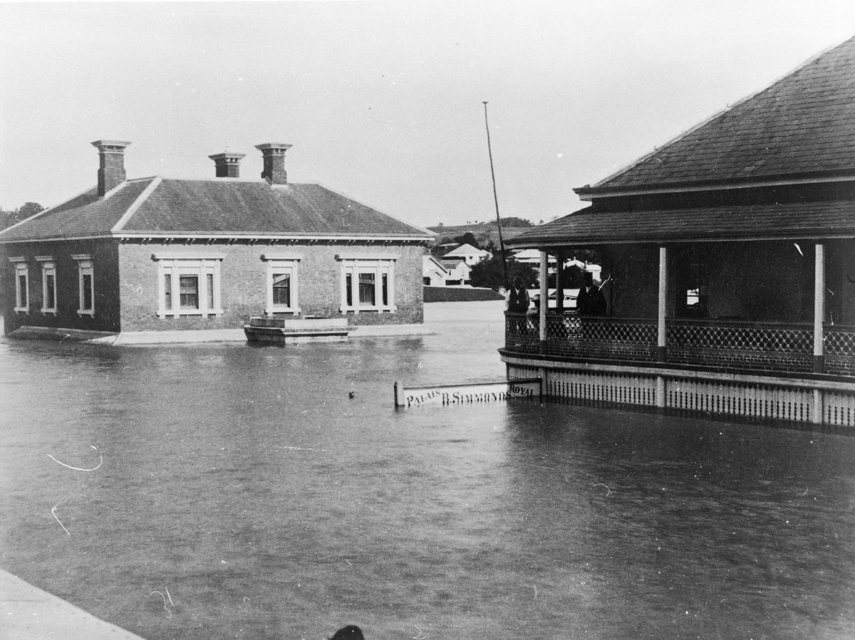 Flooded intersection at Ipswich, 1893