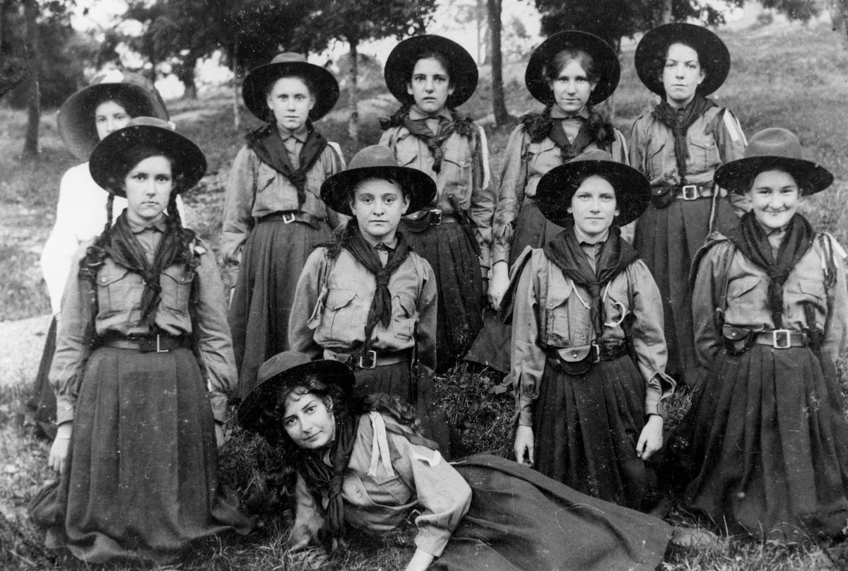 Group portrait of Girl Aids at Rosalie, Brisbane