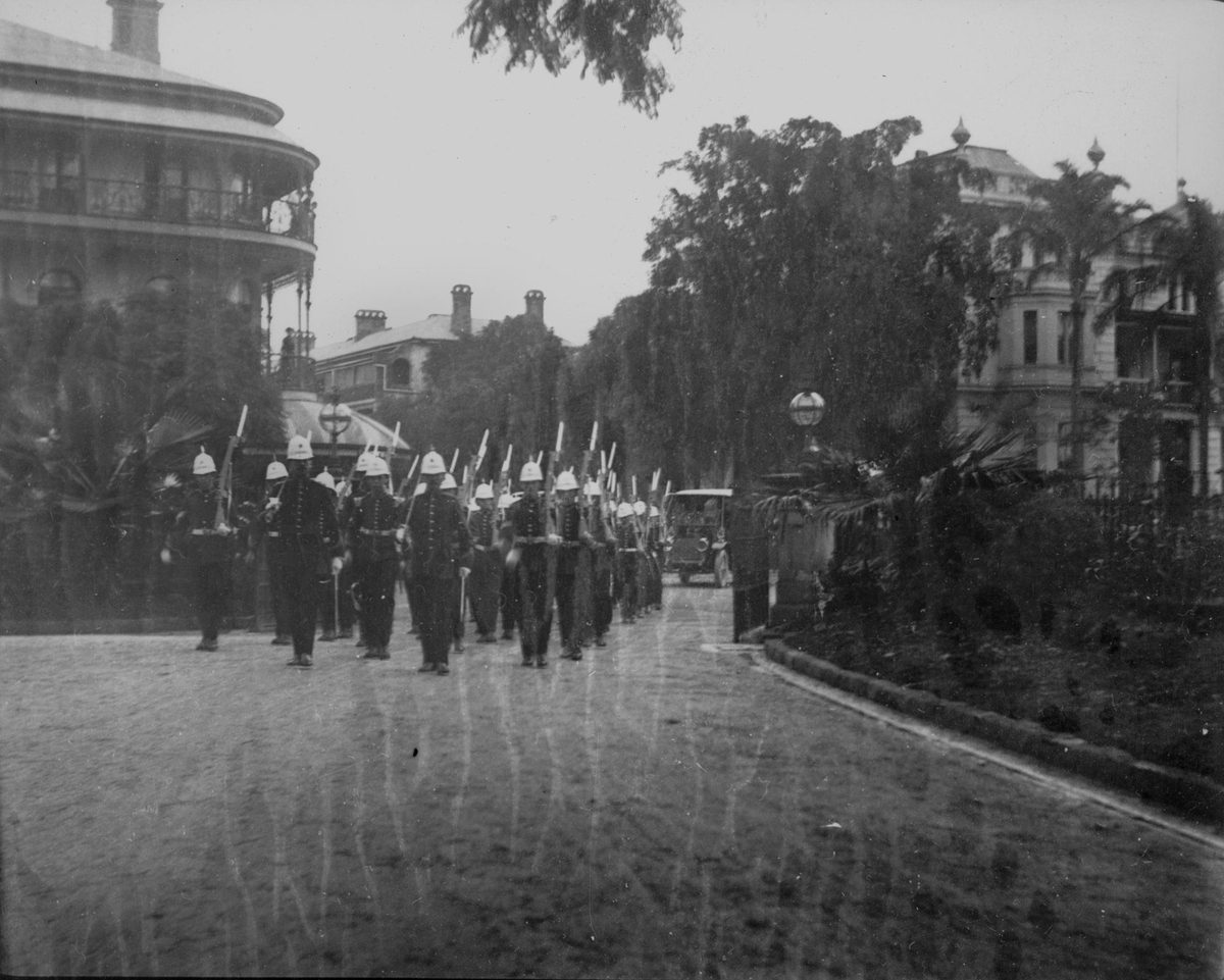 Guard of honor along George Street at the opening of Parliament, Brisbane, 1912