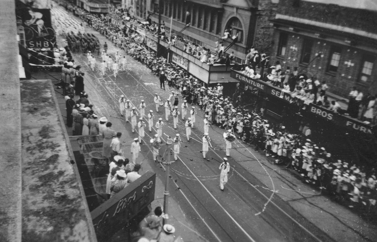 Parade of American sailors in Wickham Street, Brisbane, 1941