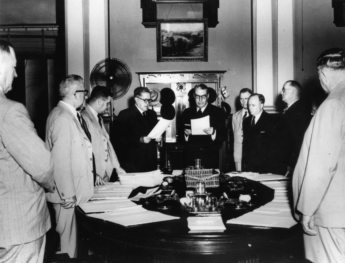 Administering the Oaths of Allegiance, Brisbane, 1952