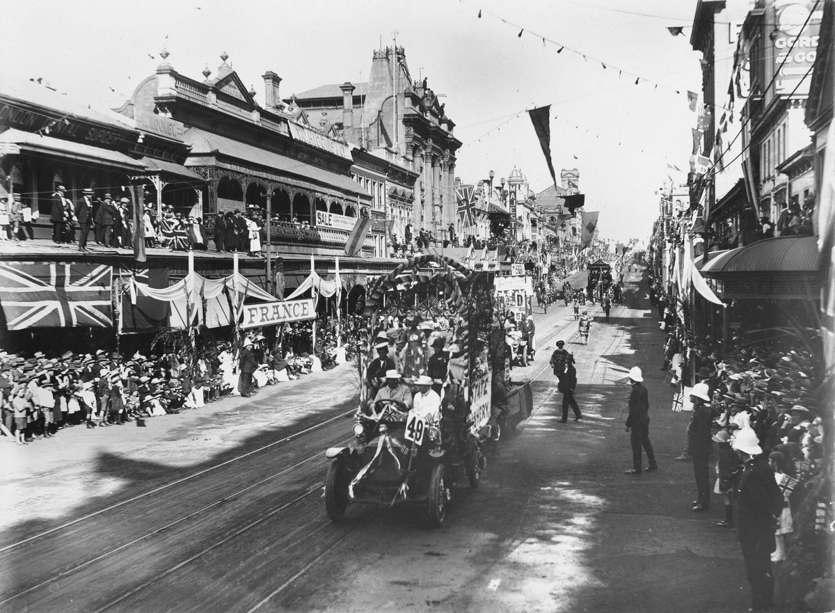 Peace Day procession on Queen Street, Brisbane, 1919