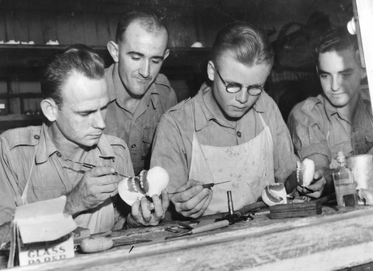 Demonstration of denture construction, Brisbane, 1940
