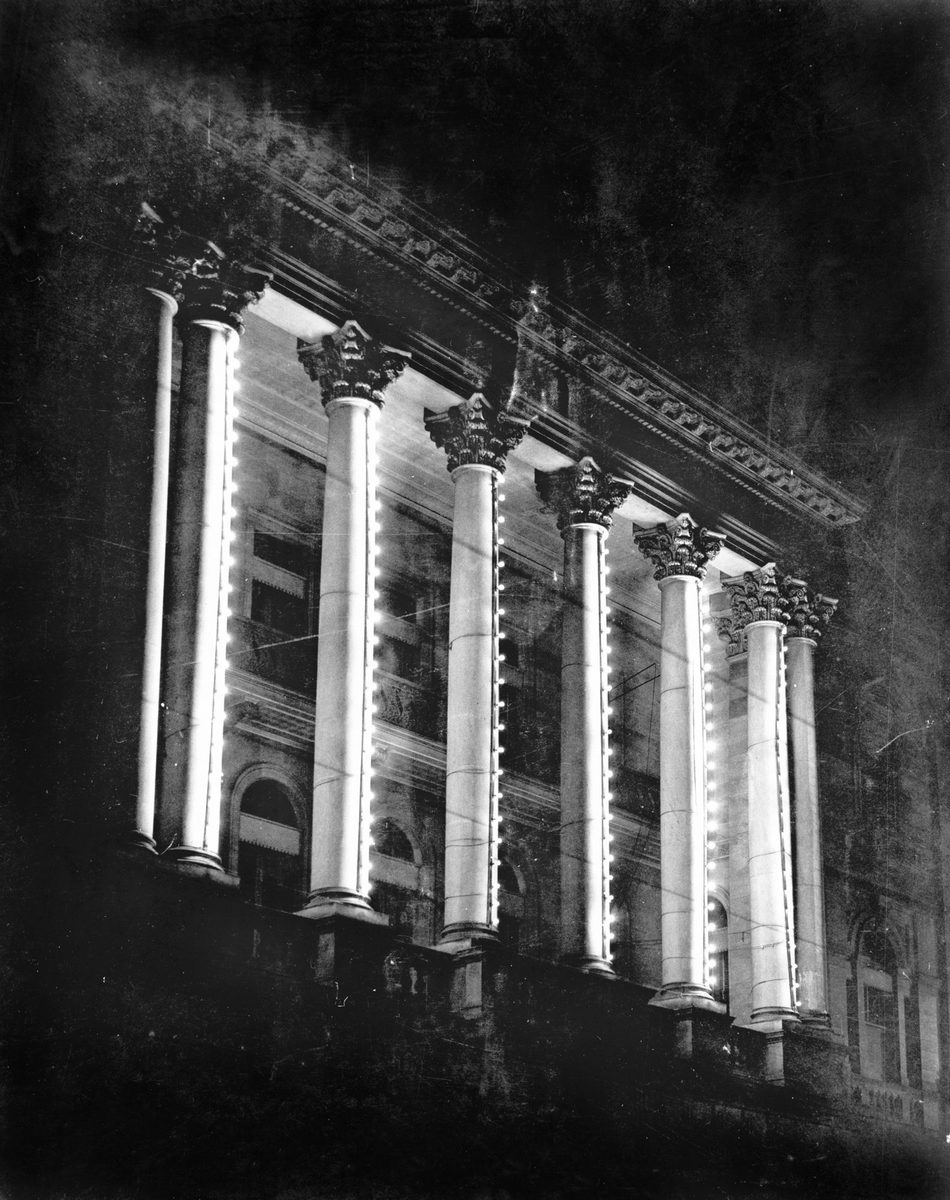 Illuminated front of the Queensland National Bank, Brisbane, 1919