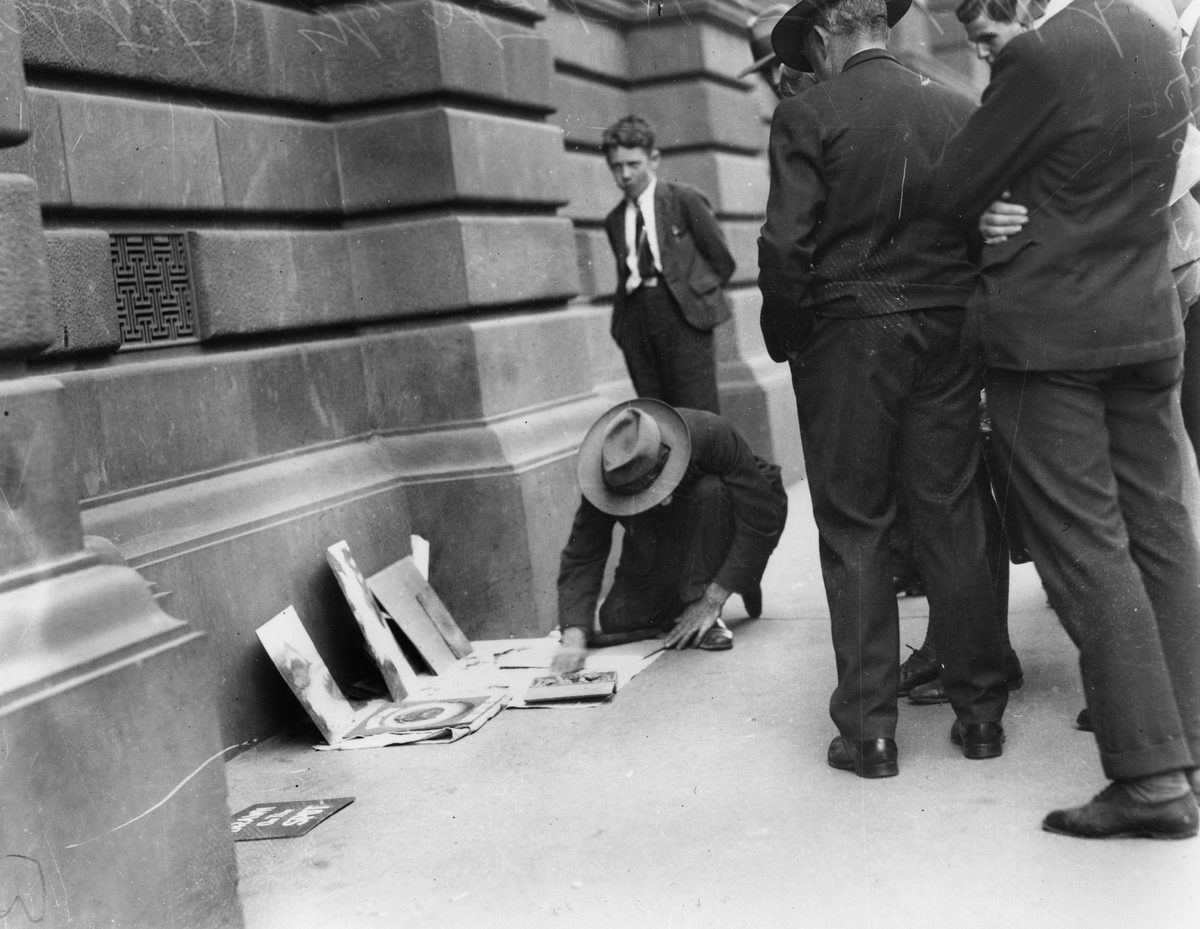 Pavement artist at work in front of a lunchtime audience, 1934