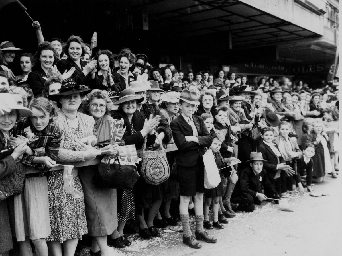 Crowds watching the march of the Seventh Division troops along Queen Street, Brisbane, during World War II