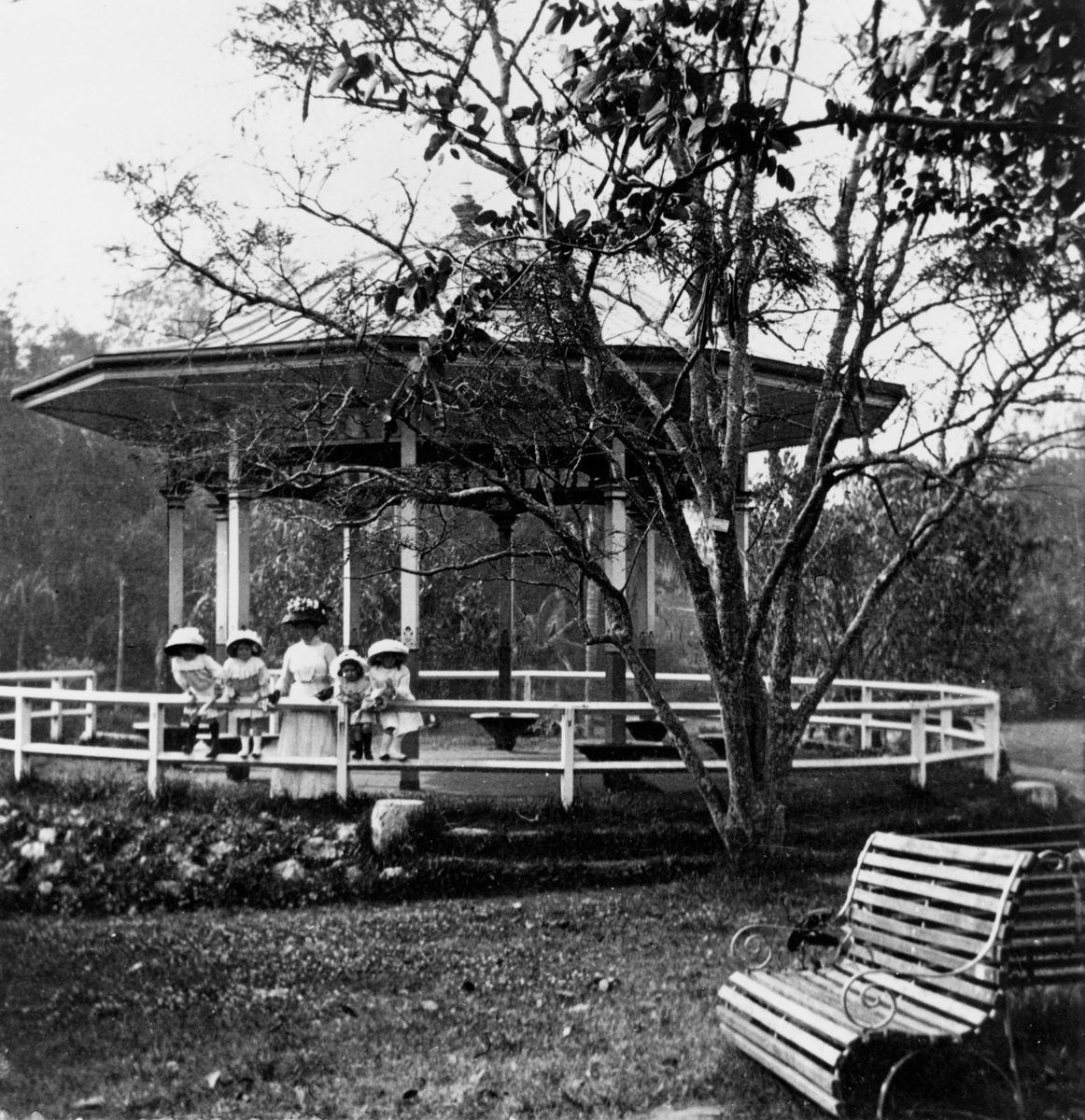 Woman and four girls standing next to the Band Stand in the Botanic Gardens in Brisbane, 1910