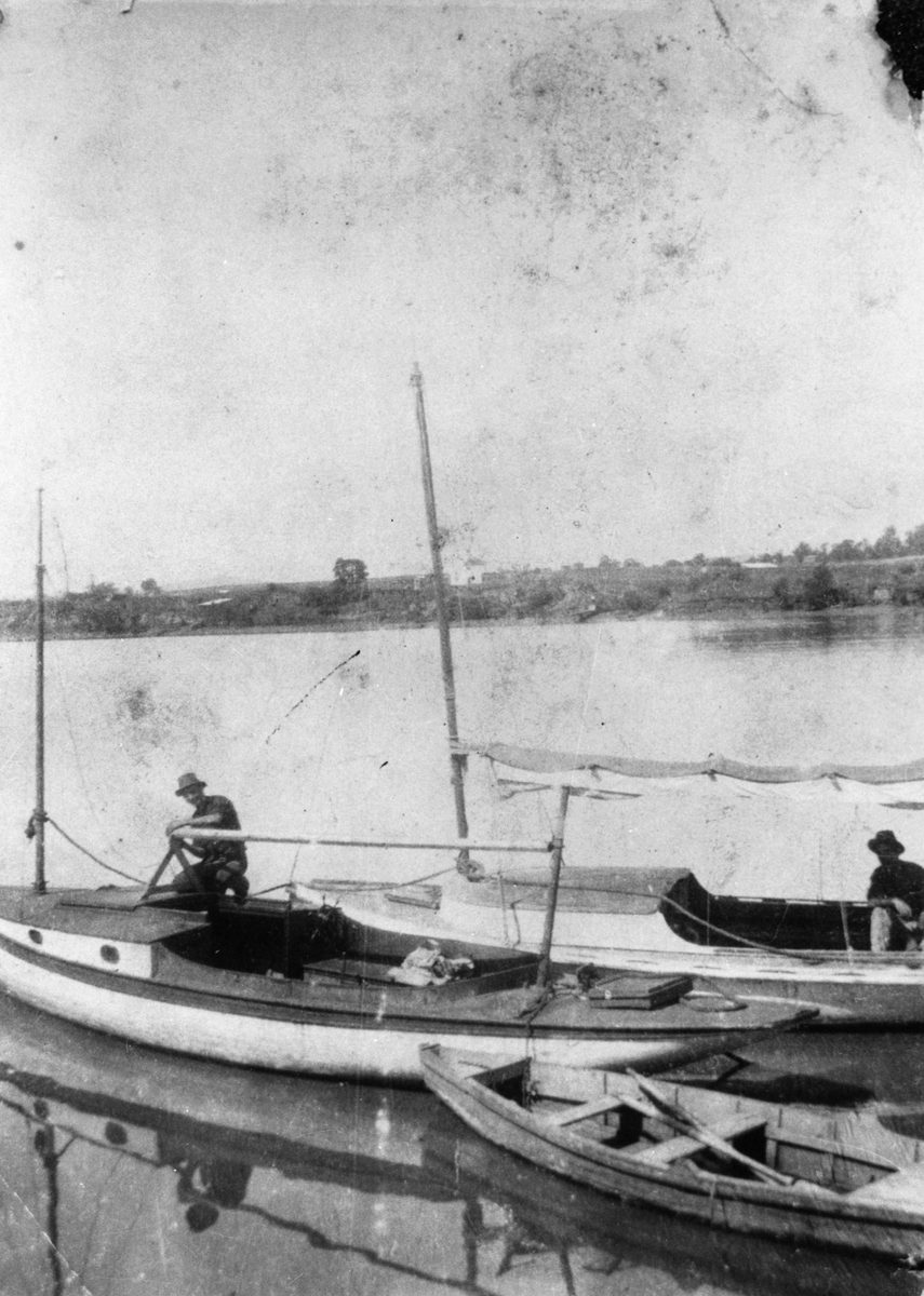 Dinghies on the St Lucia reach of the Brisbane River, 1919