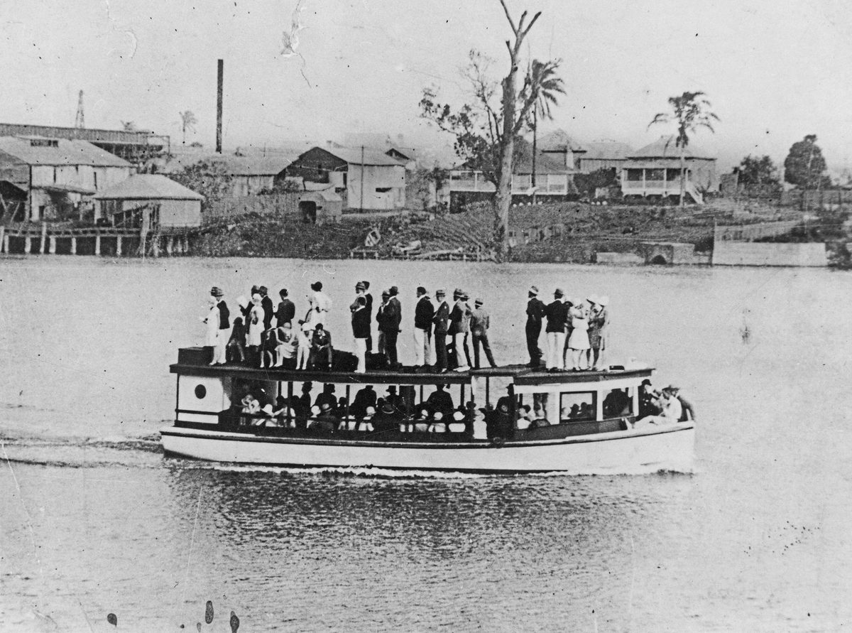Day trippers on the boat Alert, enjoying a cruise on the Brisbane River, 1928