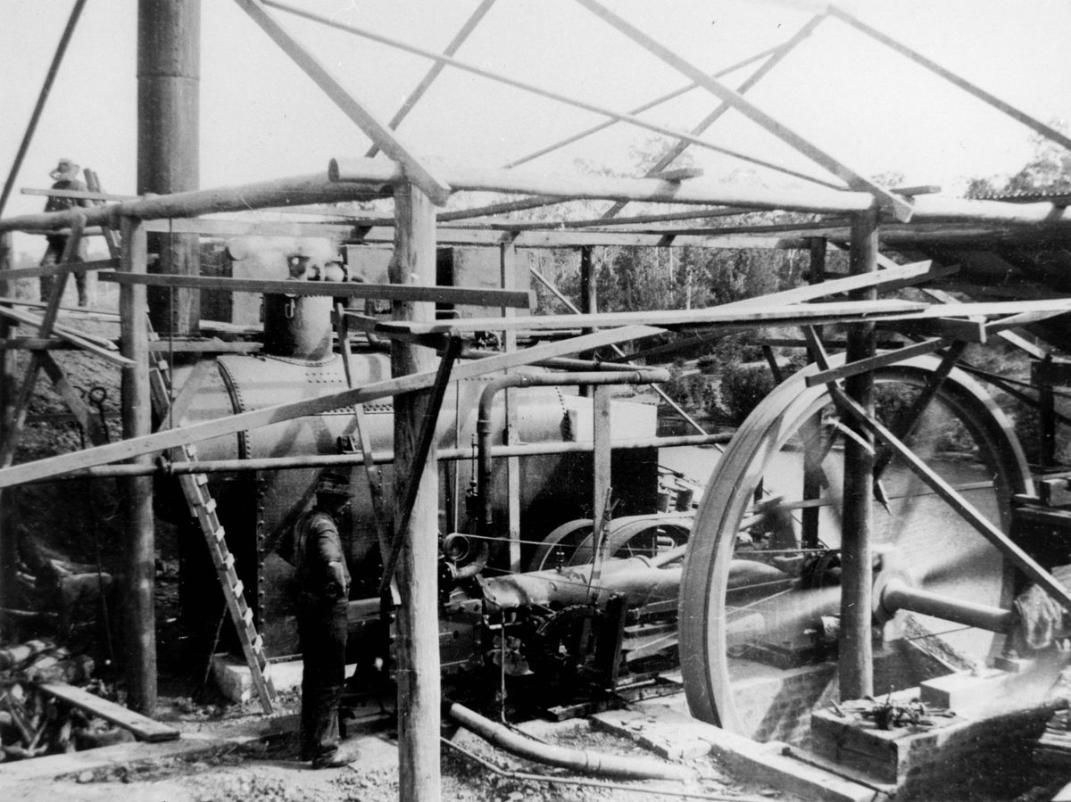 Machinery at the quarry at Darra in August 1915